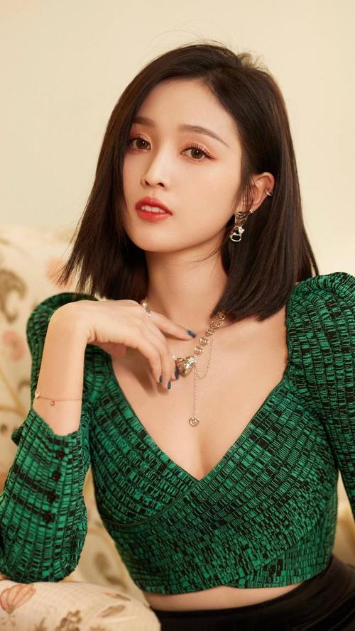 吴宣仪,中国内地流行乐女歌手,演员,女子演唱组合宇宙少女成员