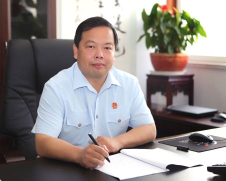 河南省鹤壁市中级人民法院党组书记,院长   曲海滨   