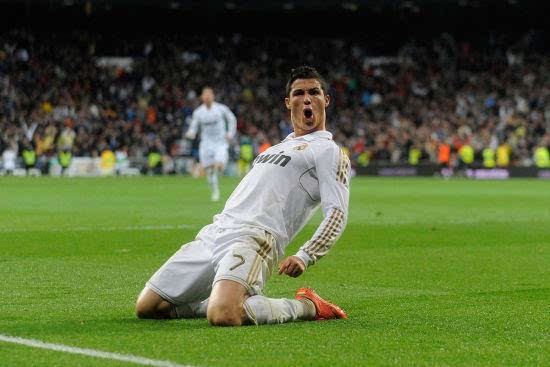 在效力富勒姆两年间,这位阿根廷前锋每次进球,卡尔文农庄球场都会出现