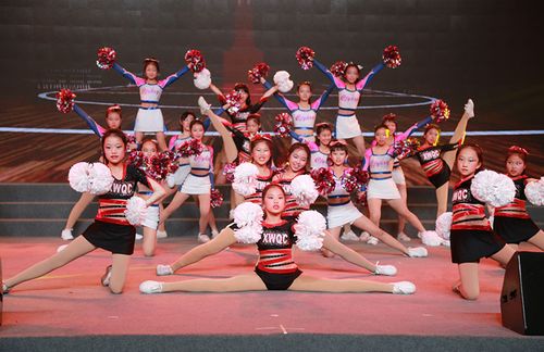 一支动感的健美操让孩子们的小脸红扑扑.