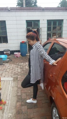 媳妇当车模之农村小媳妇!