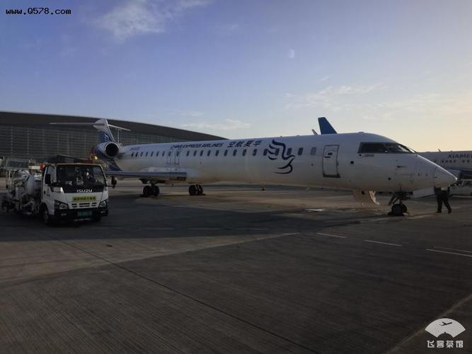 乘坐庞巴迪cr9小飞机是什么体验?拔草机龄5.4年的华夏