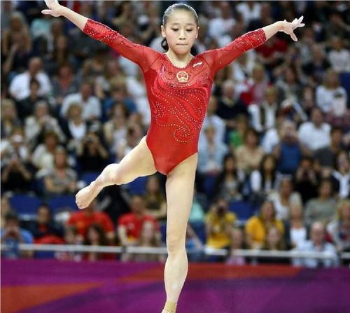 为何女体操运动员都是穿"三角裤"比赛?有这几点原因