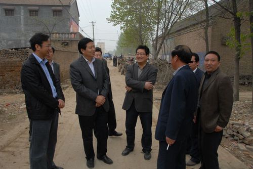 县委书记陈向阳到董店乡察看拆迁帮扶工作_今日睢县