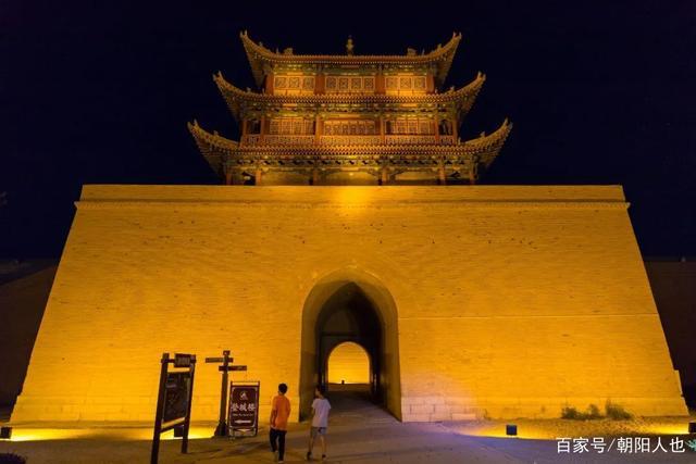 夜色中的嘉峪关关城