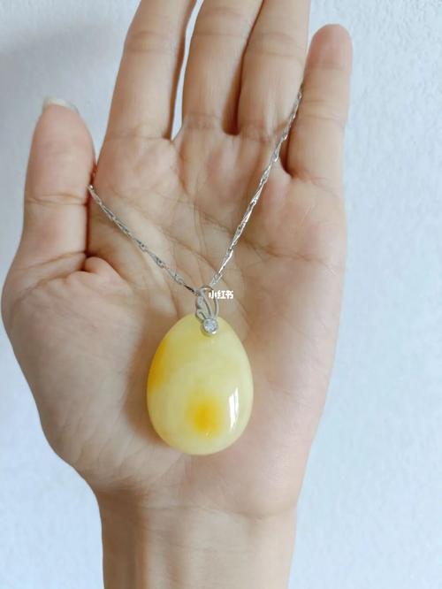 蜜蜡贵妃吊坠_蜜蜡_吊坠_时尚_配饰_首饰