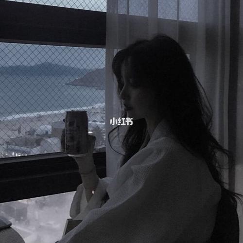 黑白风女生头像|黑色系冷淡风头像_黑色系_美女_头像分享_素材_头像