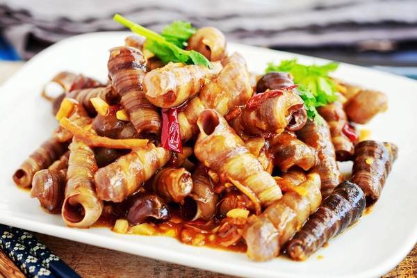  p>辣炒锥螺为沿海地区特色风味小吃.