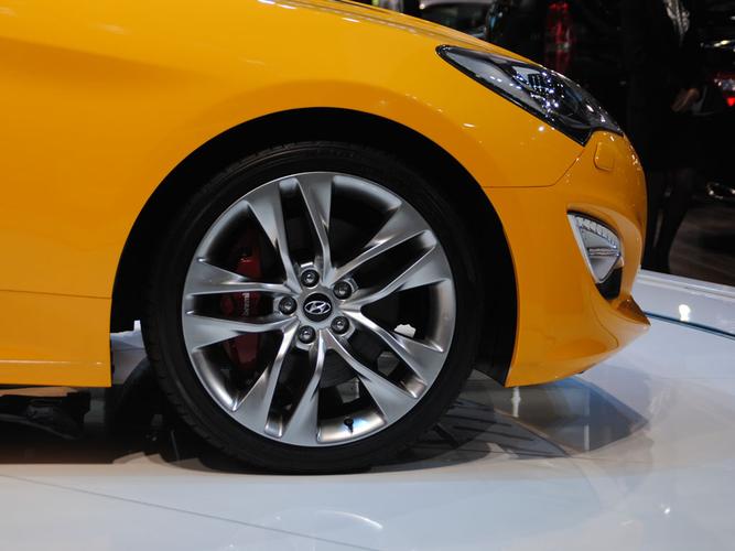 汽车图库 现代 进口现代 劳恩斯-酷派(283/376) 其他 铝合金轮毂 参考