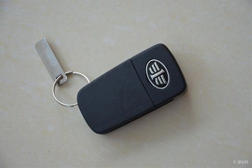 【2013款夏利n71.3l 手动 尊贵型图片_汽车图片】-易车网