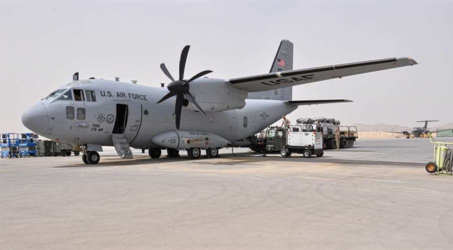 被部署的c27j运输机