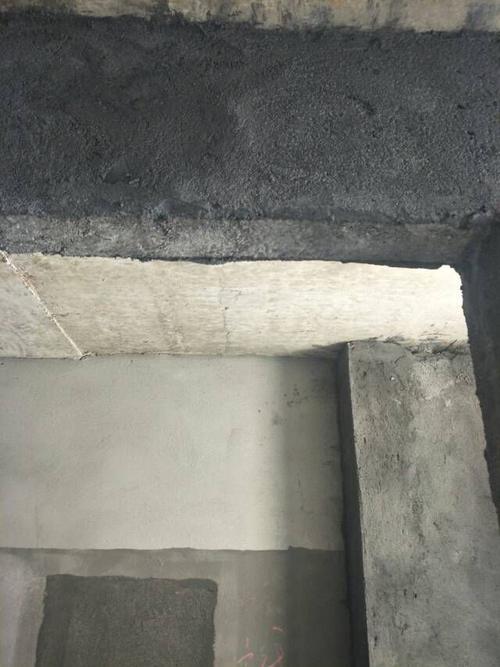 (规范要求:门洞过梁须设置钢筋混凝土梁,且锚入墙体不应小于20cm)