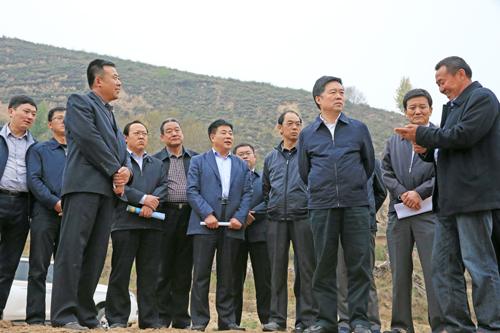 10月10日,省委常委,市委书记姚引良深入吴起县调研.