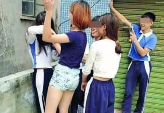 女子将10年校园欺凌经历做成桌游遭遇校园欺凌该怎么做