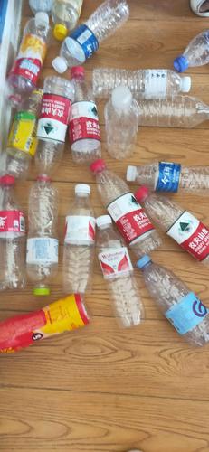 本周我们提前让孩子们准备手工课所需材料矿泉水瓶