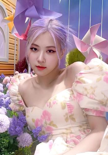 发色更好,朴彩英的蓝色妖姬真的就如其名一样,魅惑人心 紫色本来就