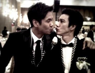 早在2011年,在唐志中婚礼上,王力宏,黑人两位伴郎无惧"断背"传闻,当众