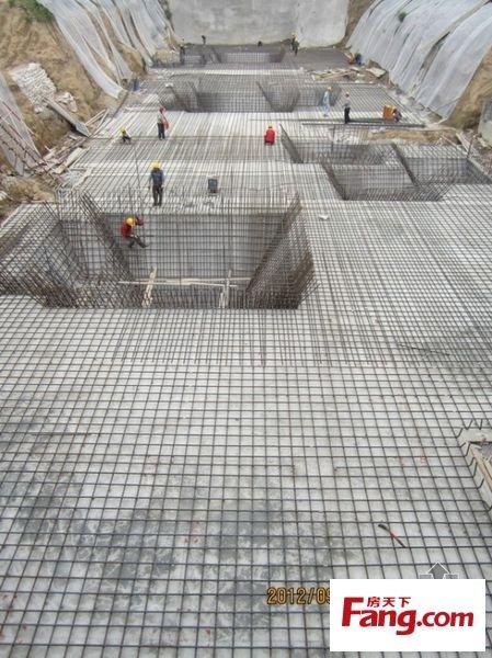 筏板基础钢筋加工,下图为直螺纹准备及加工完成   筏板钢筋绑扎基本