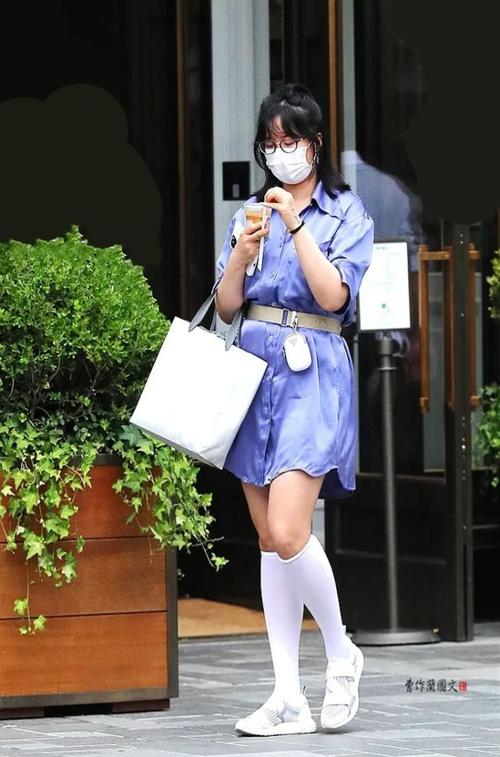 5.4.3.2.1.今天上一组白袜美女.白袜是很热门的时尚单品.