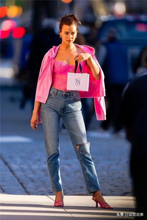 俄罗斯第一美女伊莲娜莎伊克出街照不是倾倒众生所能形容