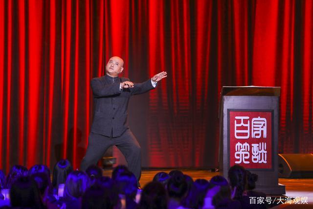 这一次孙建弘以音乐为主题,给现场观众上演了一场别开生面的"百家笑谈