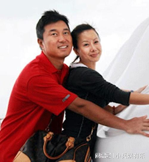 满文军:成名后抛妻弃女,亲手送二婚妻子入狱,如今