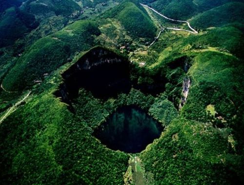 天坑下面会是霸天虎的秘密基地吗?