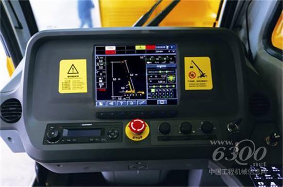 徐工g一代xct25起重机上车操作室操作台