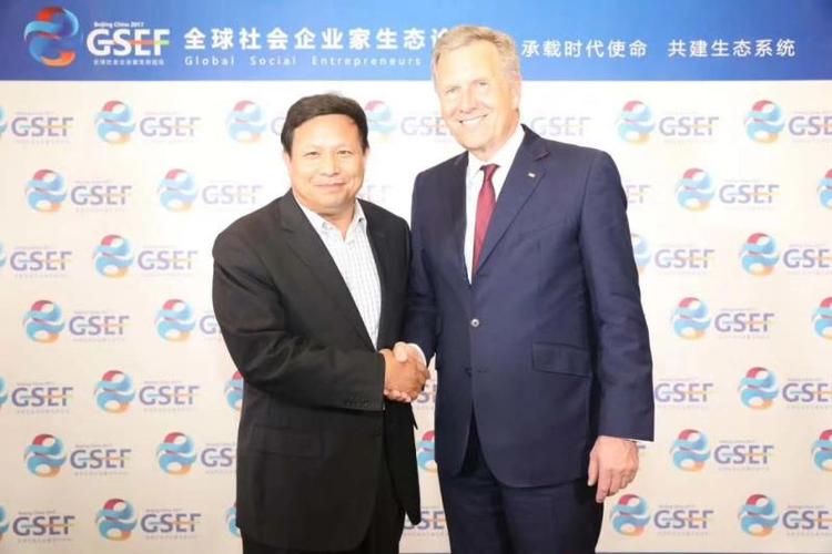 王忠敏先生与伍尔夫先生合影