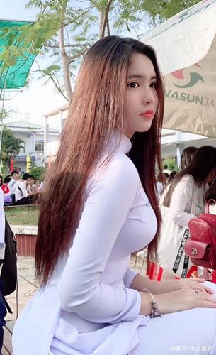 越南最美的高中生,原来是混血的中国女孩