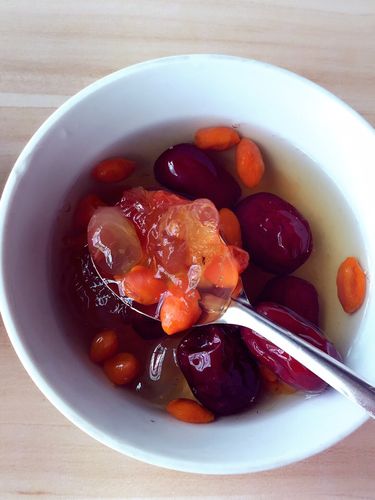 今天做的甜品,桃胶红枸杞红枣汤