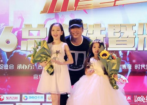 2016中国小童星十强诞生 好声音塔斯肯亮相颁奖礼