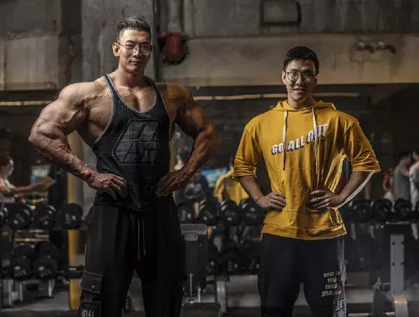 原创同为健身界的后起之秀,陈康与鹿晨辉差距有多大?