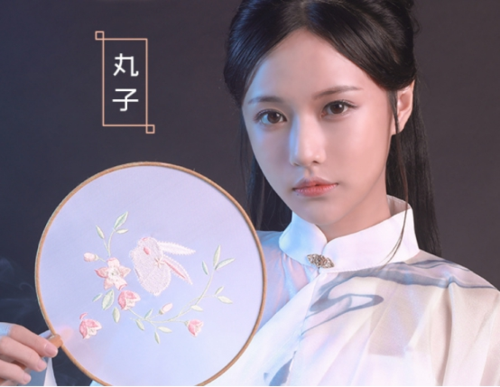 前段时间丸子发布的第一首原创古风单曲《广寒宫》迅速攻占了各大音乐