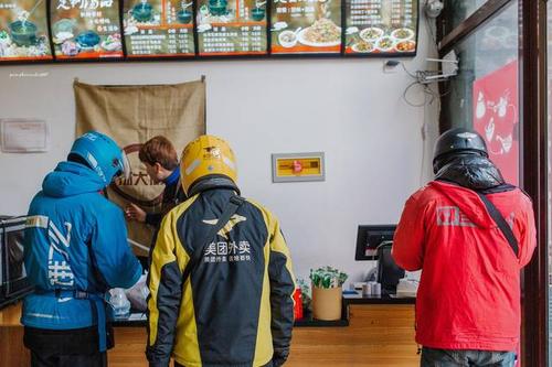 探店太原有一家外卖店 巨火爆 每天卖出600单