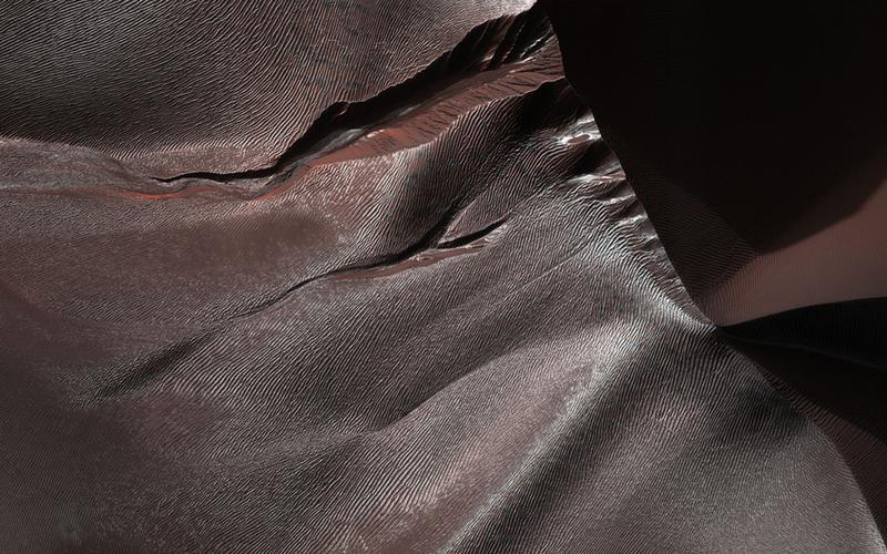 gullies of matara crater