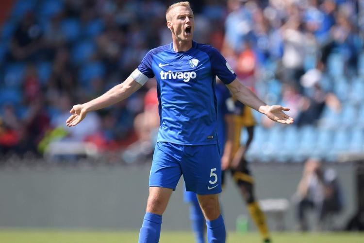 去年冬天,由于与俱乐部高层的矛盾,巴斯蒂安以120万欧元的身价从波鸿