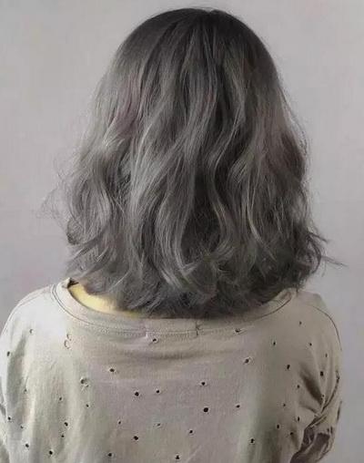 现在流行的卷发