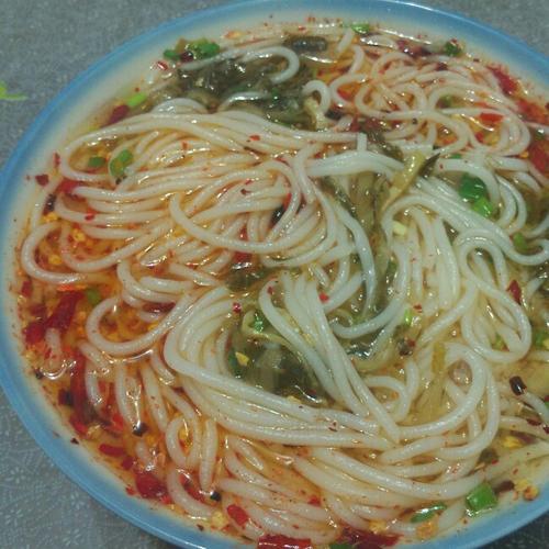 高汤酸菜米线