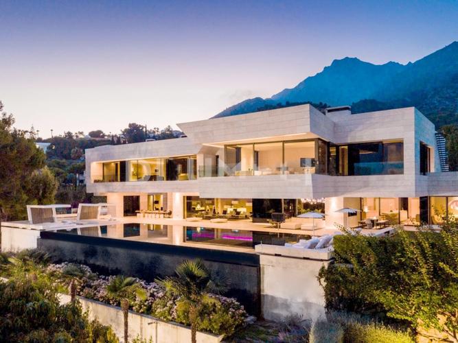 山庄别墅,同样的现代简约风格,同样的山景豪宅,不一样的奢华感受