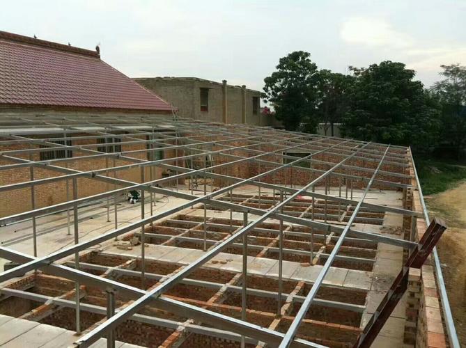 承接 彩钢瓦搭建 各种彩钢瓦搭建 钢结构 复合板房 铝箔瓦