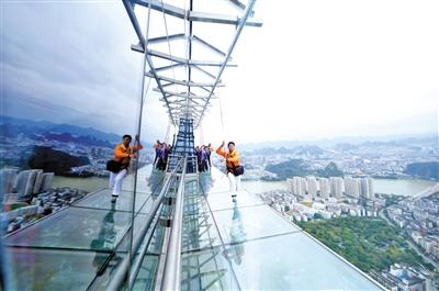 柳州:303米楼顶建玻璃栈道