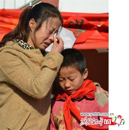 翟营大街小学师生捐助赞皇留守儿童 共享感恩课