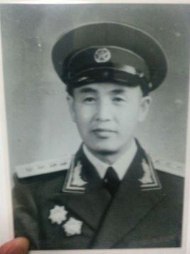杜方平(已故将军书画家)