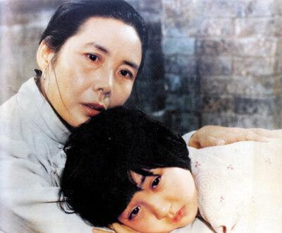影视演员,出生于1972年,饰演了《城南旧事》的女主角英子.