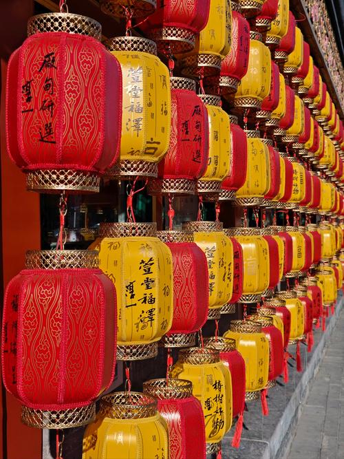灯笼高挂,感受浓浓年味