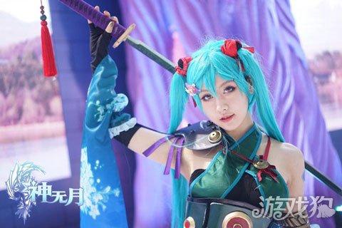 她们分别是凛音(夏美酱),飞艇商人艾思(鳄鱼),丽娅丝(柠),晓(空气娘)
