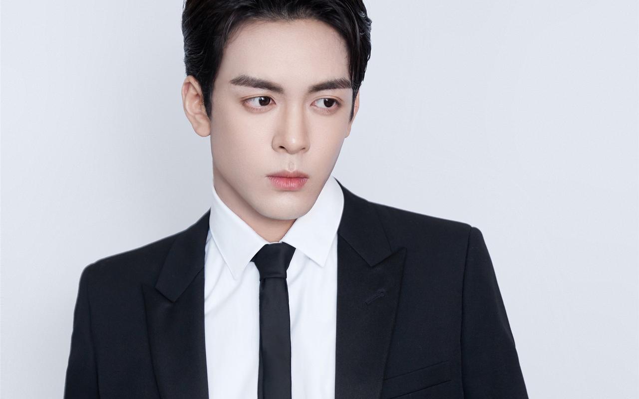 曾舜晞沉稳帅气写真图片桌面壁纸