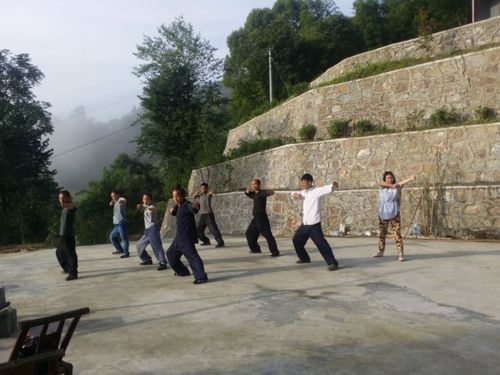 练好八部金刚功 健身祛病逍遥行