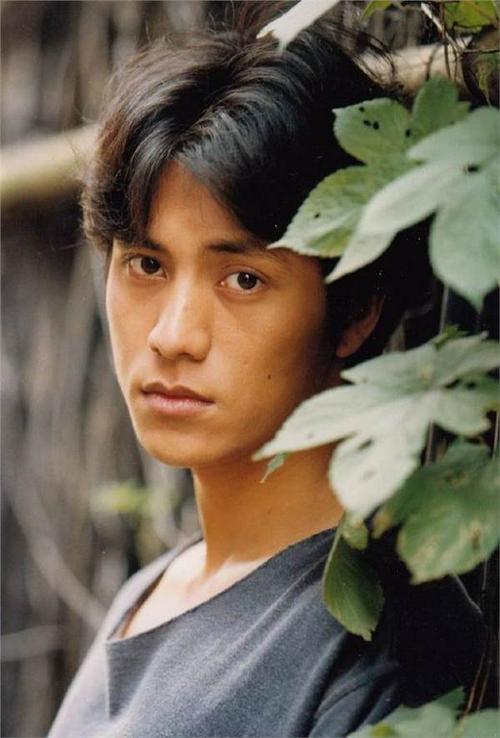 首页 养生图库 明星 八卦爆料  图1:26岁的陈坤,这是陈坤在拍摄《像雾